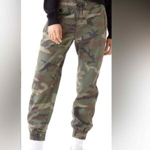 ARITZIA TNA Size S Camouflage Track Pants